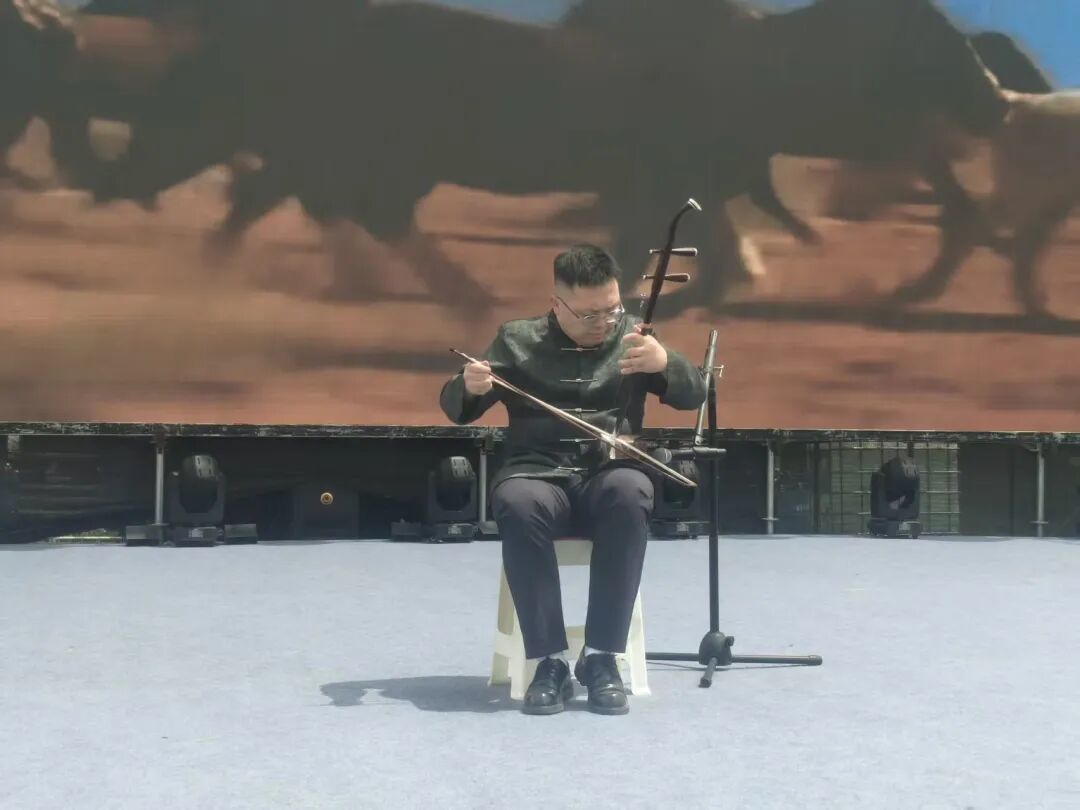 二胡独奏《战马奔腾》
