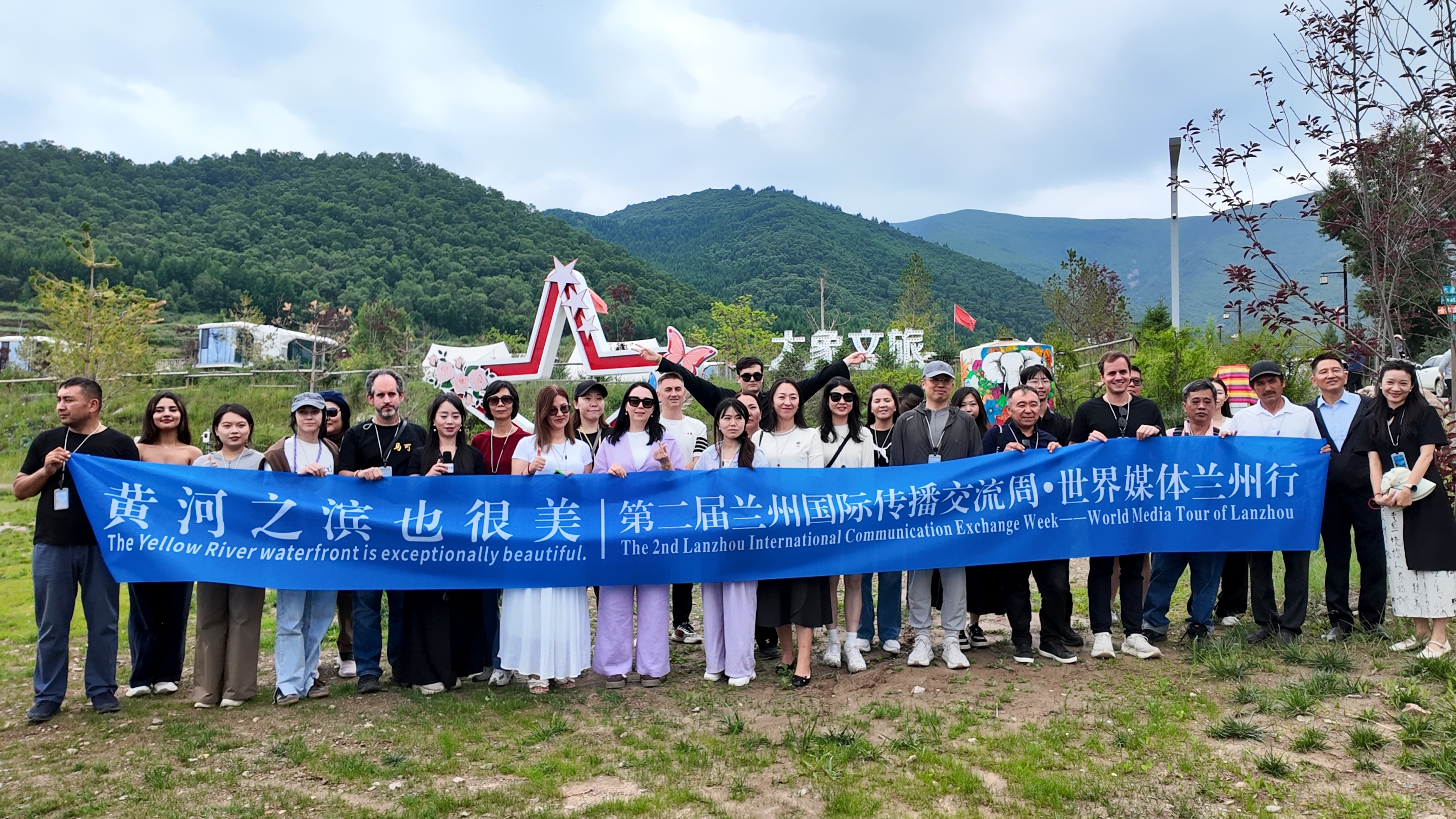 六大洲网络达人畅游金城拉牛大刻葫芦体验感MAX(图6)