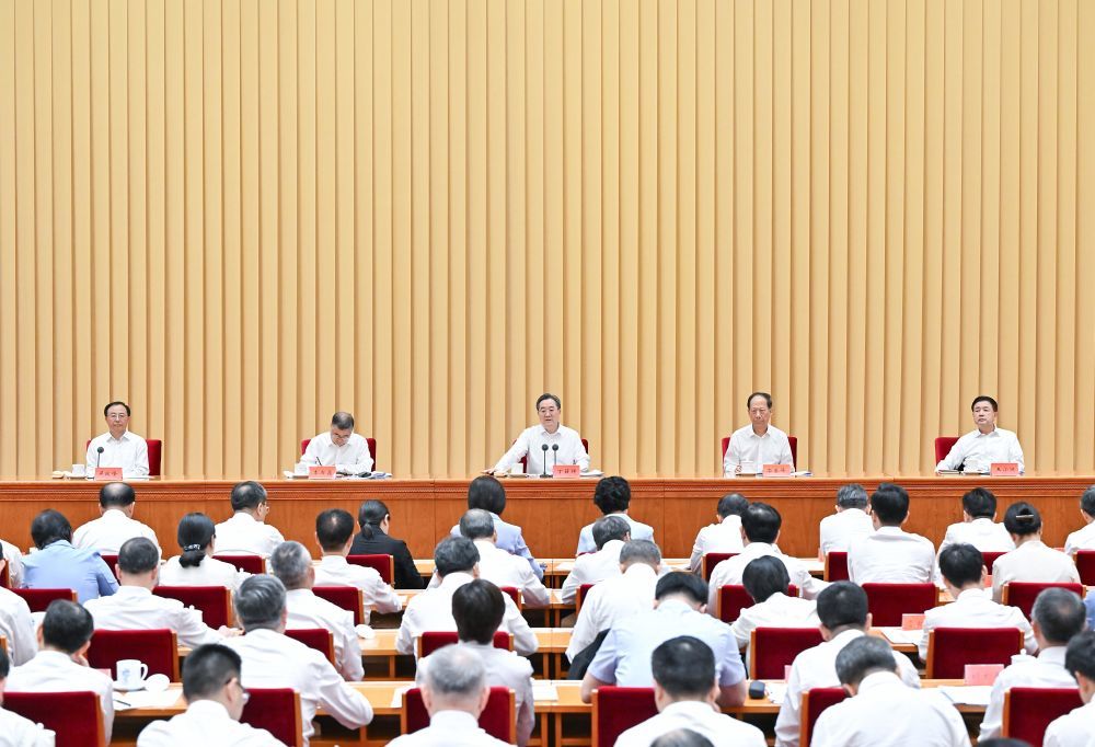 7月22日,全国基础教育工作会议在北京召开。中共中央政治局常委、国务院副总理丁薛祥出席会议并讲话。新华社记者 高洁 摄