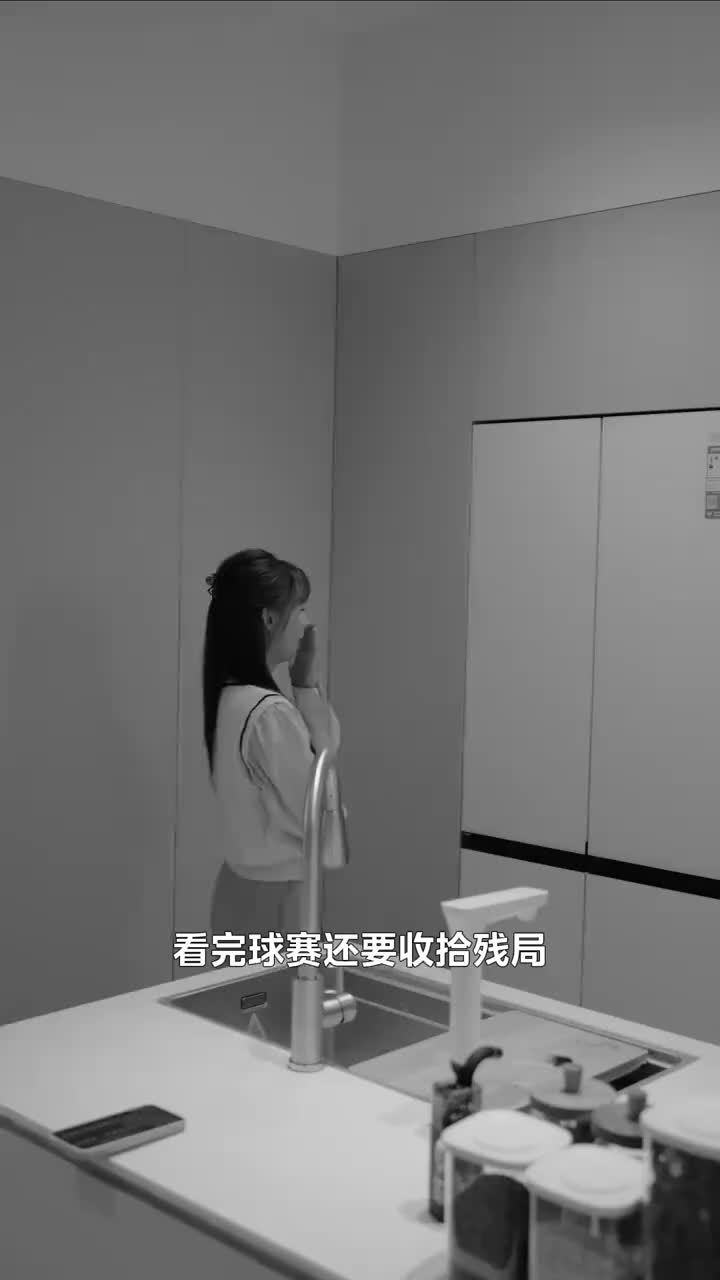 熬夜看球赛太难受？美的美享家全屋智能家电，变身看球好帮手！温度自动调整，卫生一键搞定！现在购#美的美享家套系，还送3999智能豪礼 #美的清凉计划 #美的全屋智能