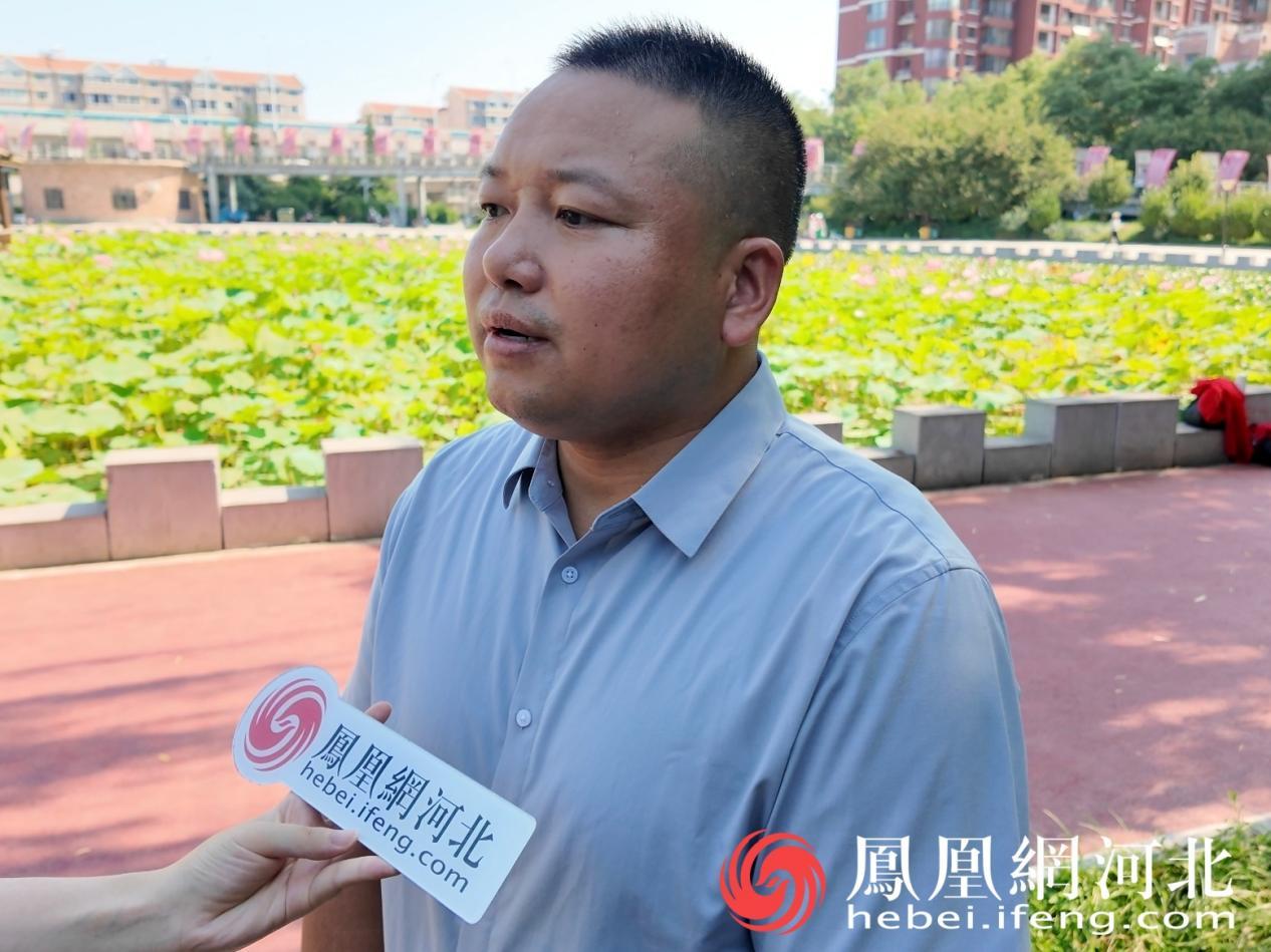 桥西区绿化管护队公园股股长陈业波介绍工作情况