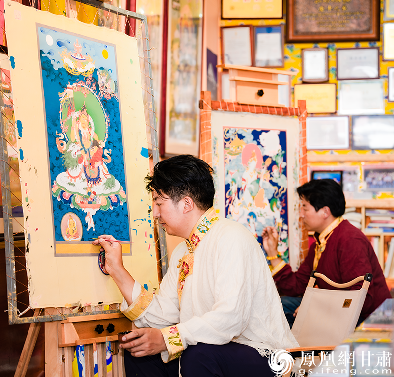 绘制一幅唐卡作品短则数月,长则数年。张修毅 摄