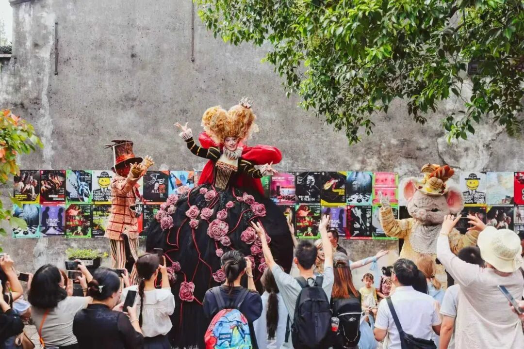 往届乌镇戏剧节古镇嘉年华现场照片