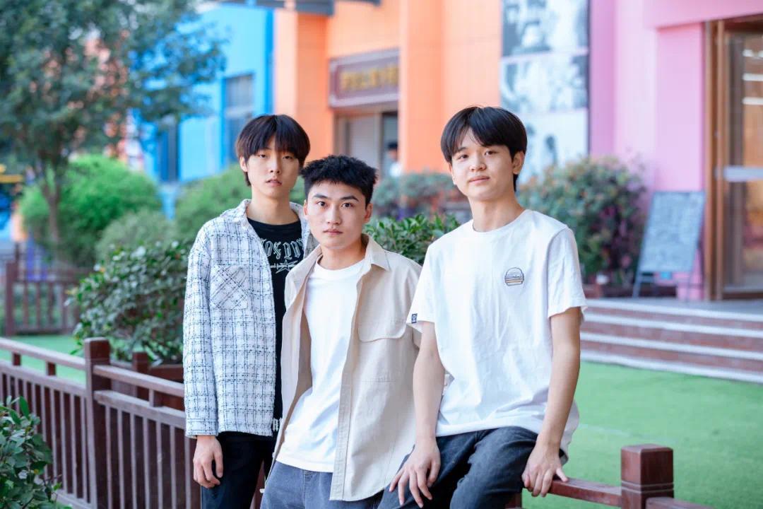 初中生男生适合学什么专业?哪些专业既热门又有前途?