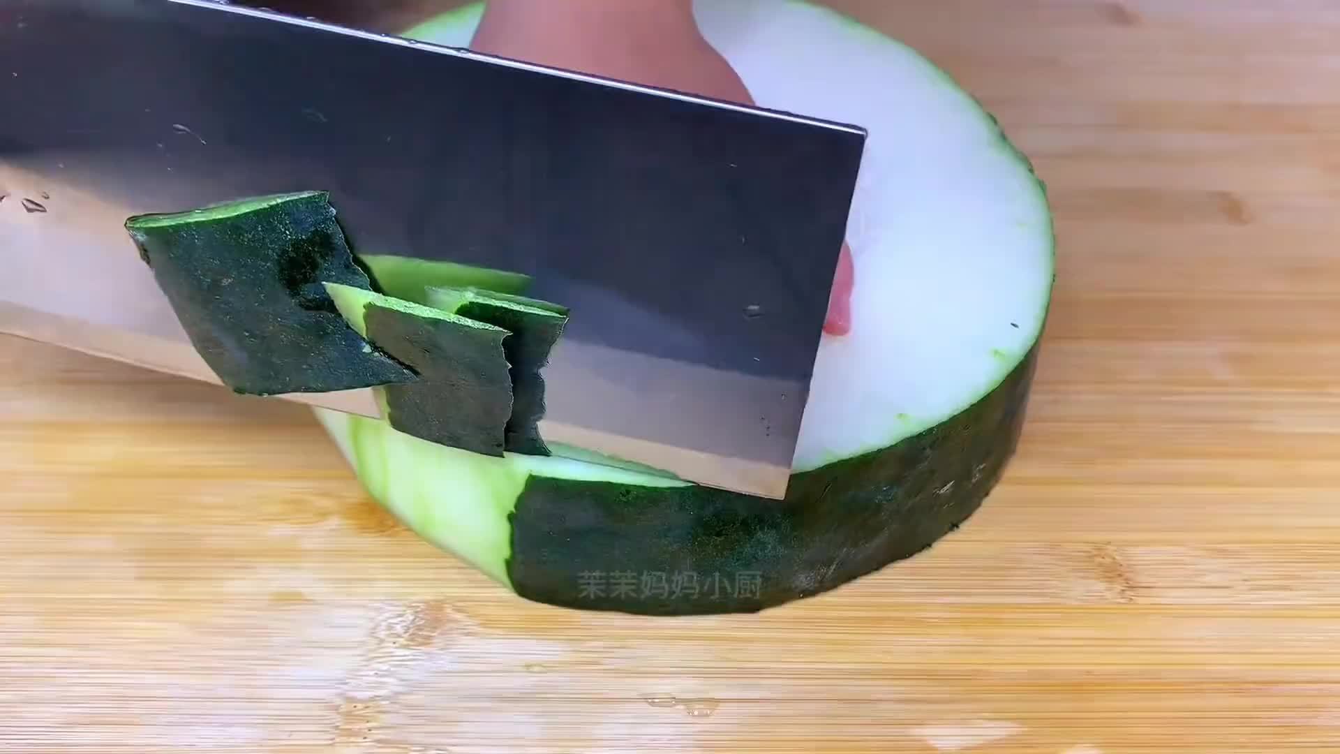 天热要多吃冬瓜，教你一个新吃法，不炒也不炖，出锅孩子抢着吃