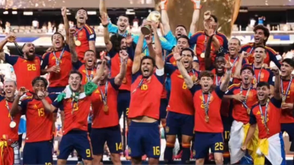 FIFA和西班牙队庆祝照裁掉特朗普
