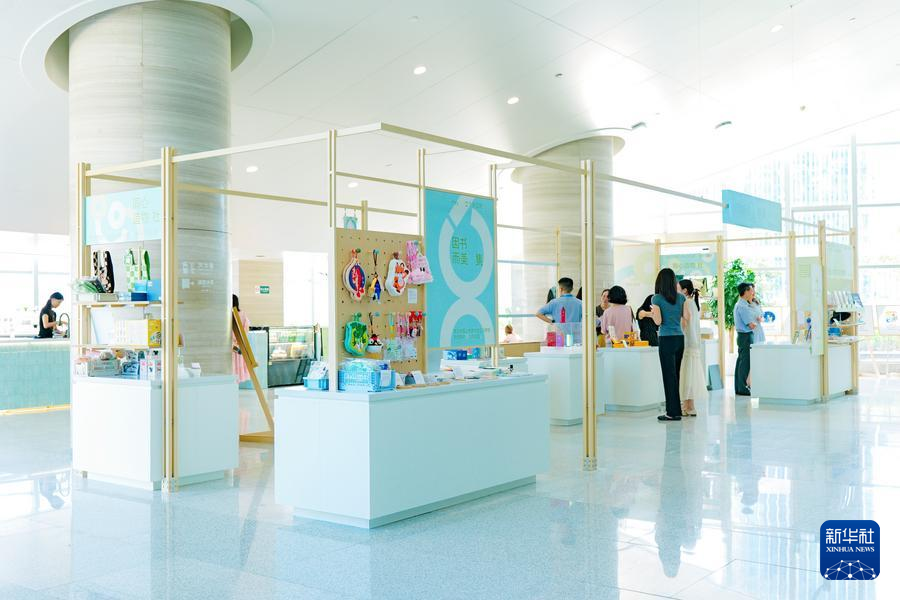 湖北省图书馆全新打造的复合型文创空间。新华社发