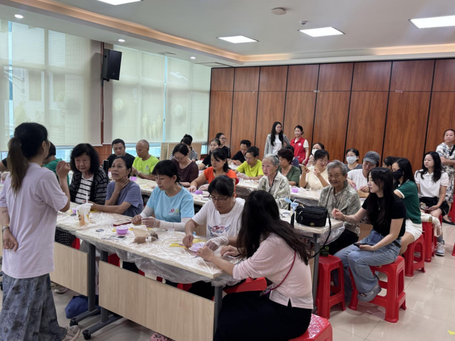 一缕古香润邻里！西乡庄边社区邻里课堂 开讲古法香牌非遗体验