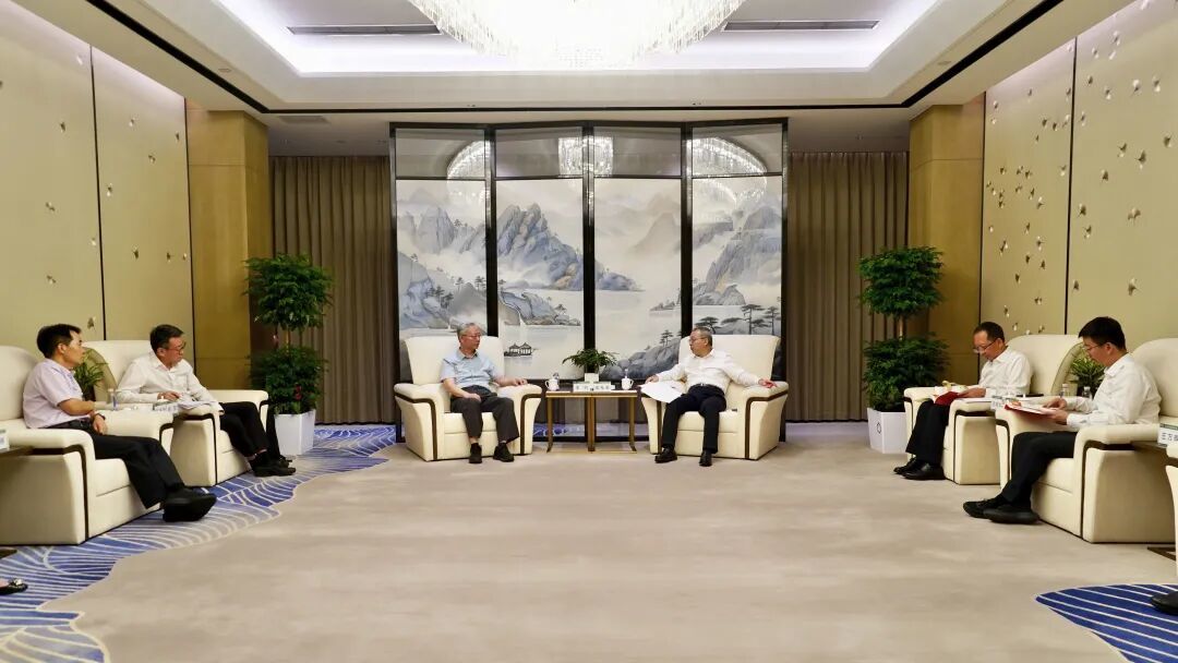 金川集团与中国国新控股有限责任公司座谈交流 崔育硕 摄