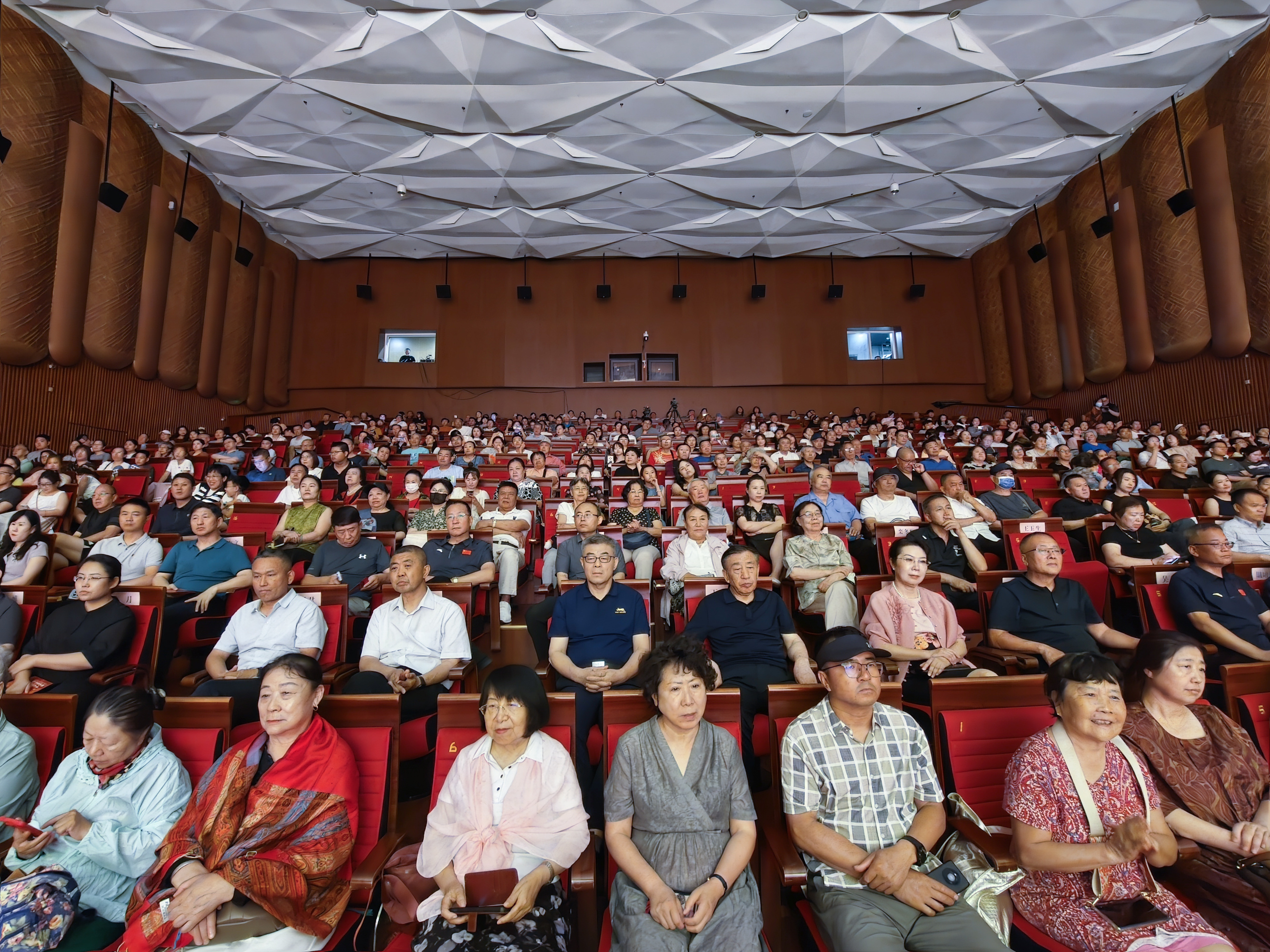 长春市关工委成立35周年交响音乐会奏响红色乐章