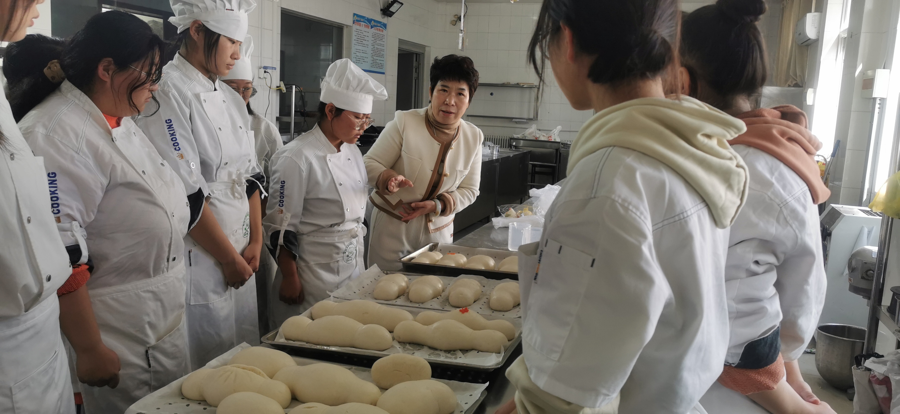青岛乡里乡亲｜乡土文化带头人迟金艳：建筑高管变身非遗传承人，在面案上揉出“她力量”