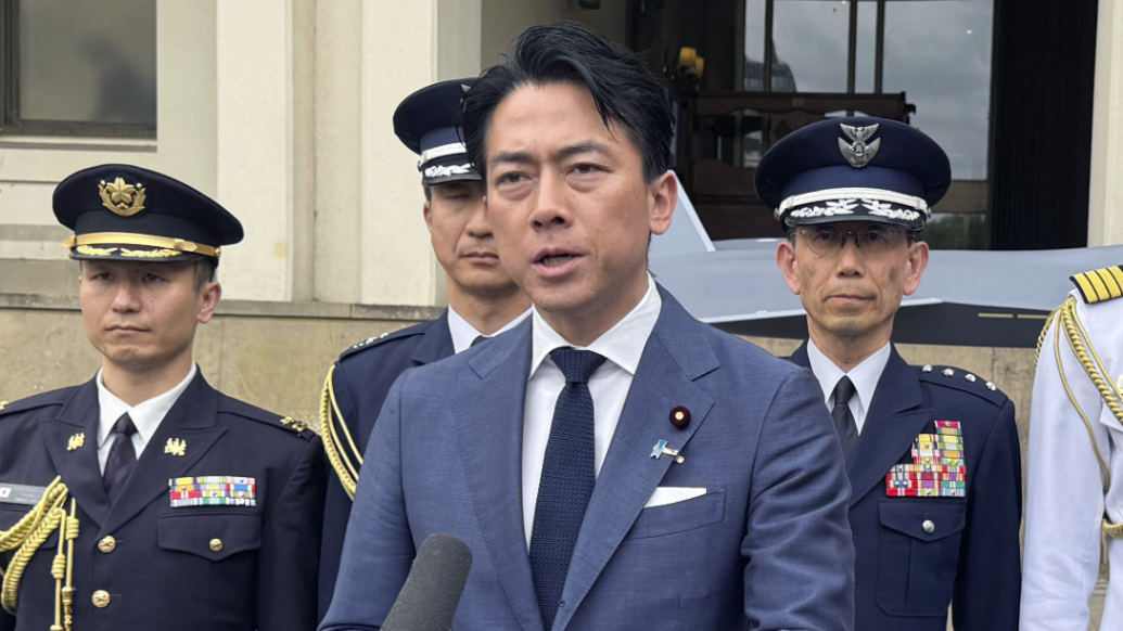 日本防卫大臣到英国炒“中俄军事威胁”推荐股票配资,专家解读