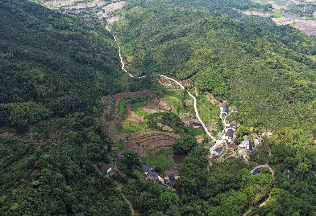 这是景德镇高岭瓷土矿遗址（5月28日摄，无人机照片）。新华社记者 周密 摄