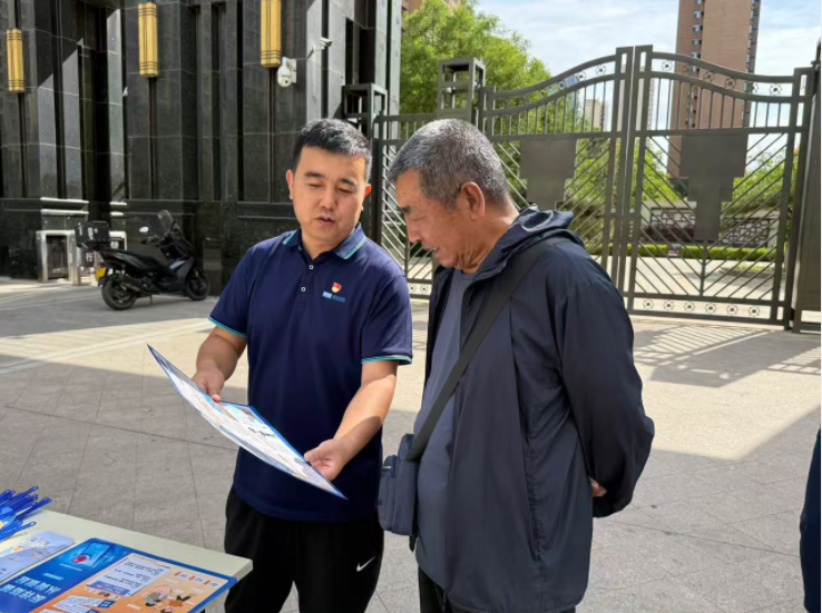 瑞众保险陕西分公司榆林中支走进社区开展金融为民公益宣传活动