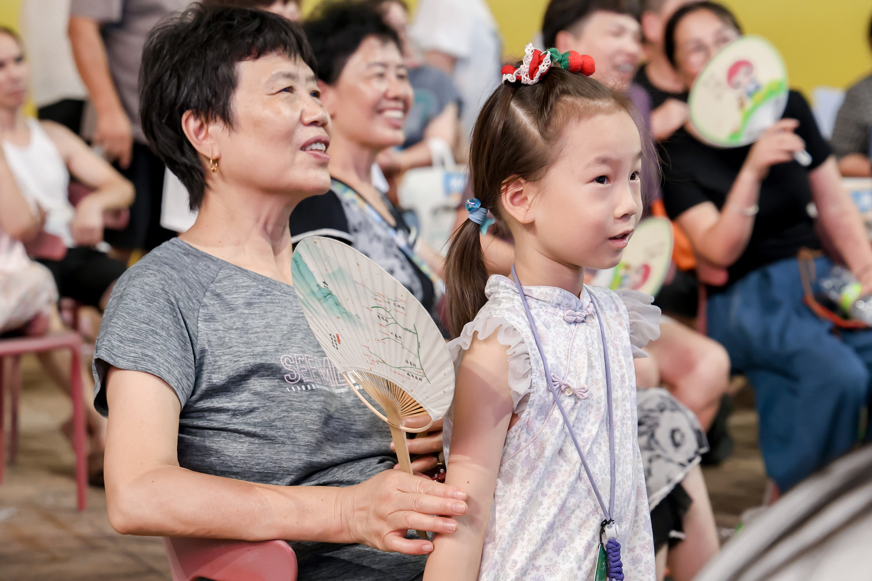 第二届“家园烟火集&middot;锦屏共富夜”在宁波奉化启幕  共富市集与邻里温情点亮夏夜