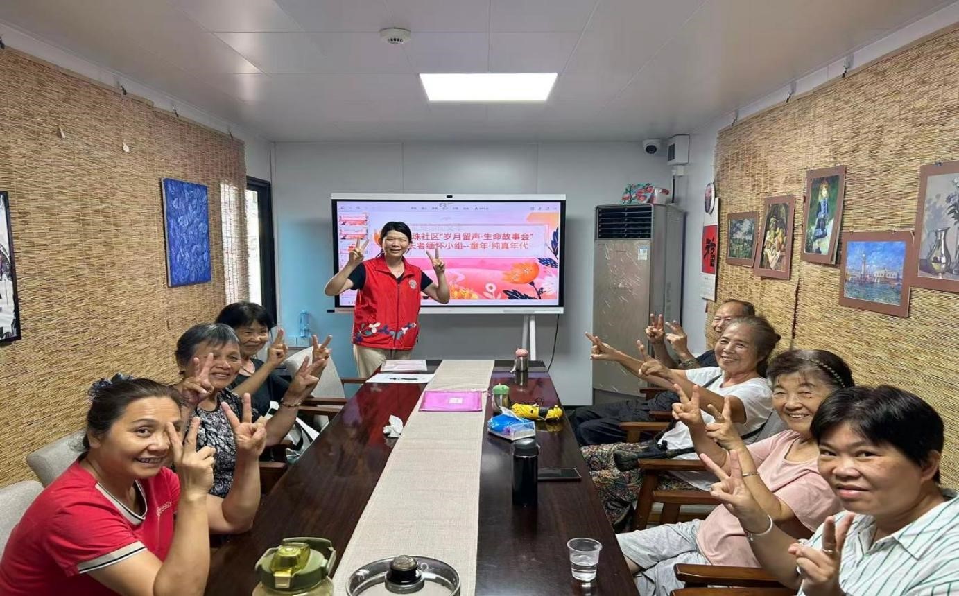 开心比个“耶”
