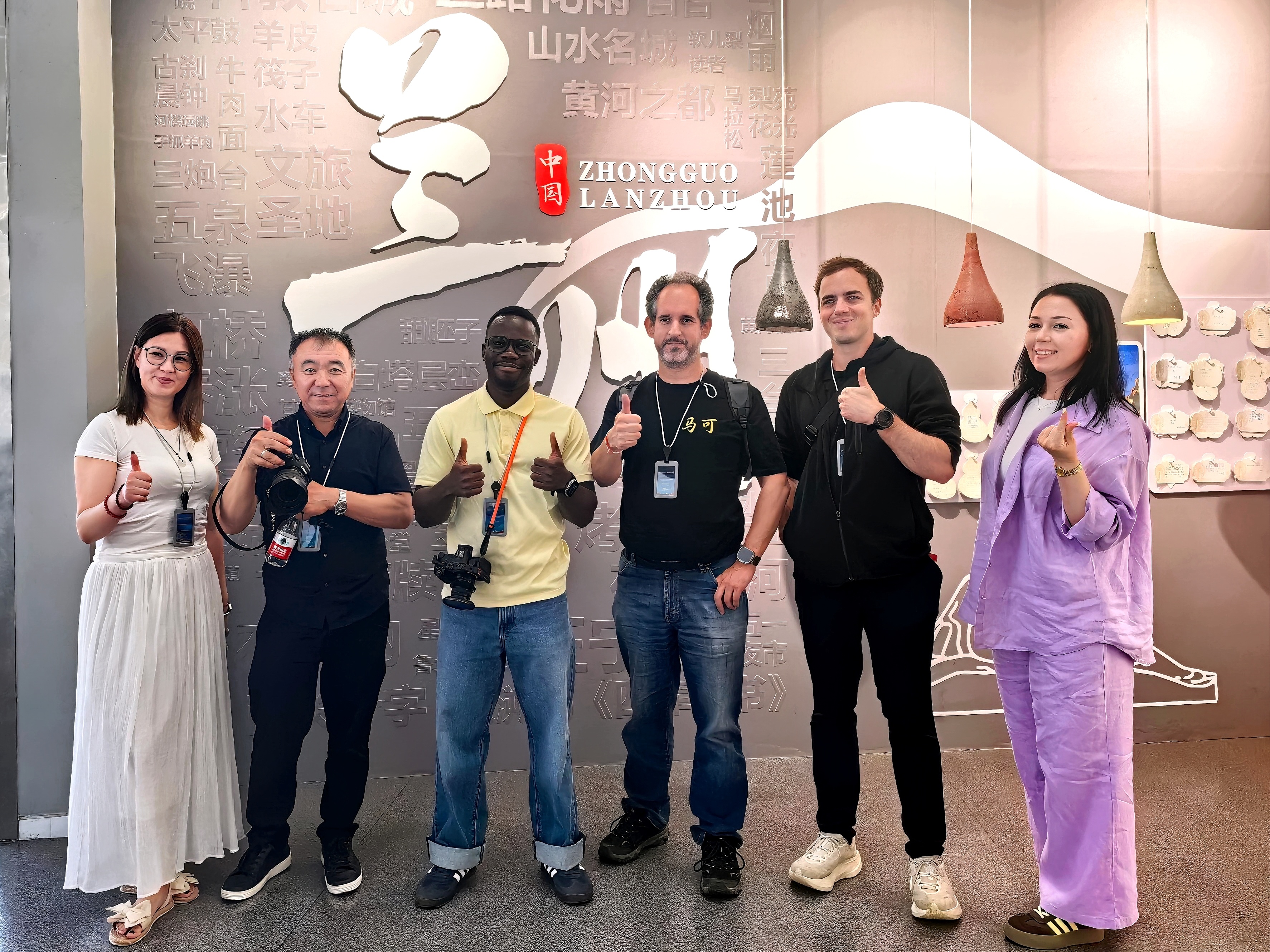 六大洲网络达人畅游金城拉牛大刻葫芦体验感MAX(图1)