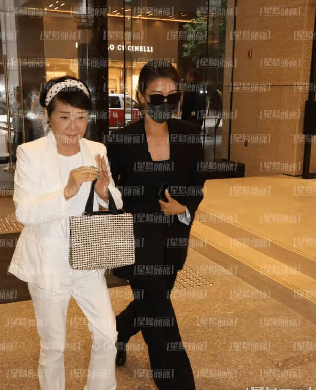 狄波拉与谢婷婷首度同框悼念谢贤，双眼红肿难掩悲痛  第4张