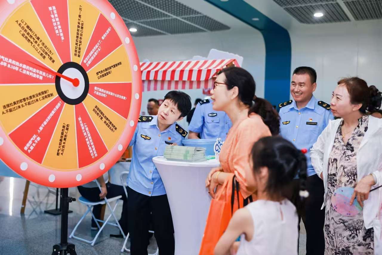 转盘转动燃气安全知识 趣味普法入脑入心