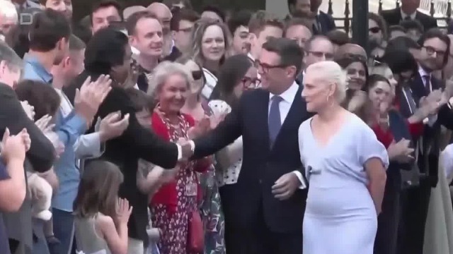 英国民众冀新首相重振经济与改革税制