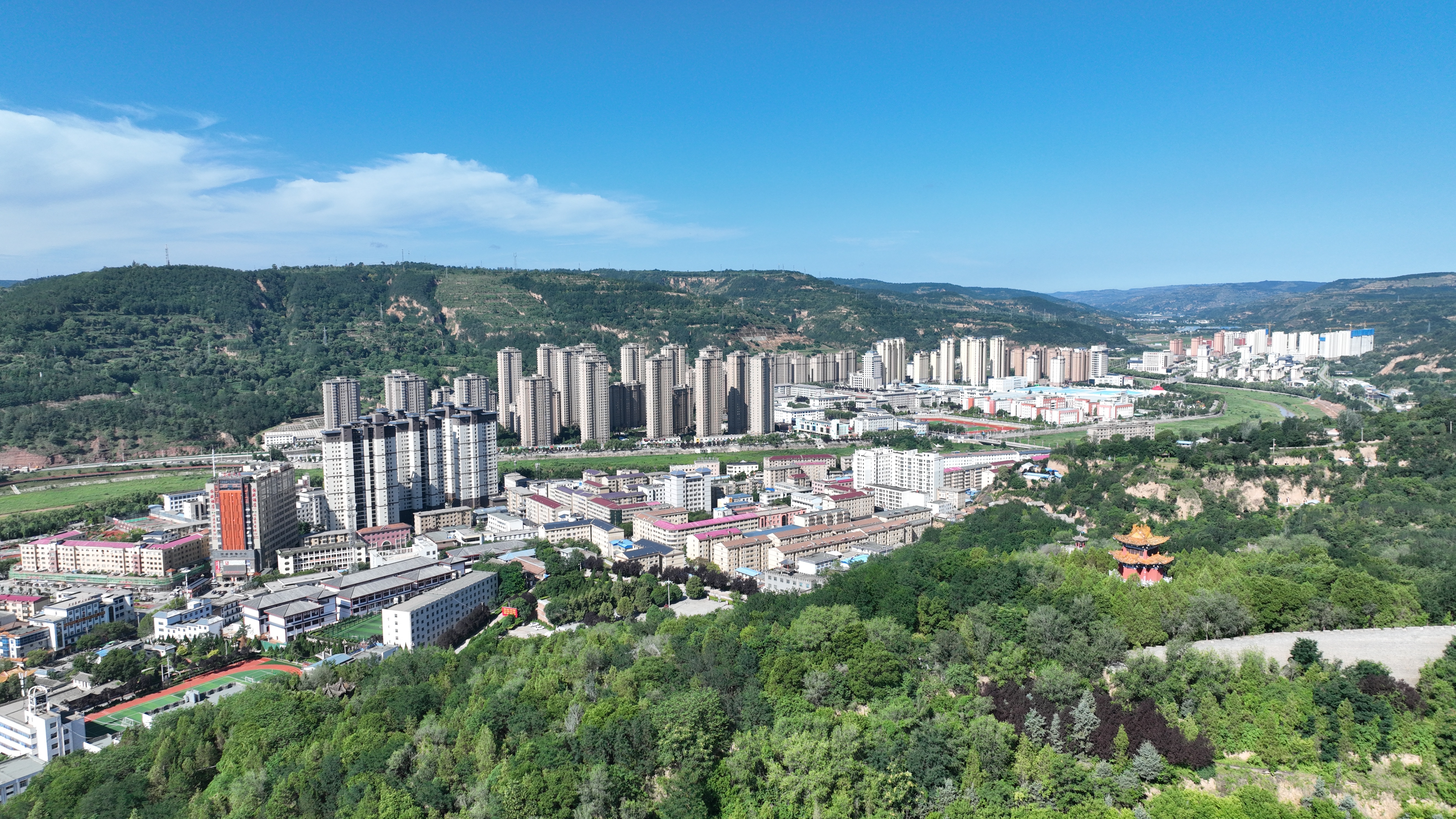 图为灵台县城