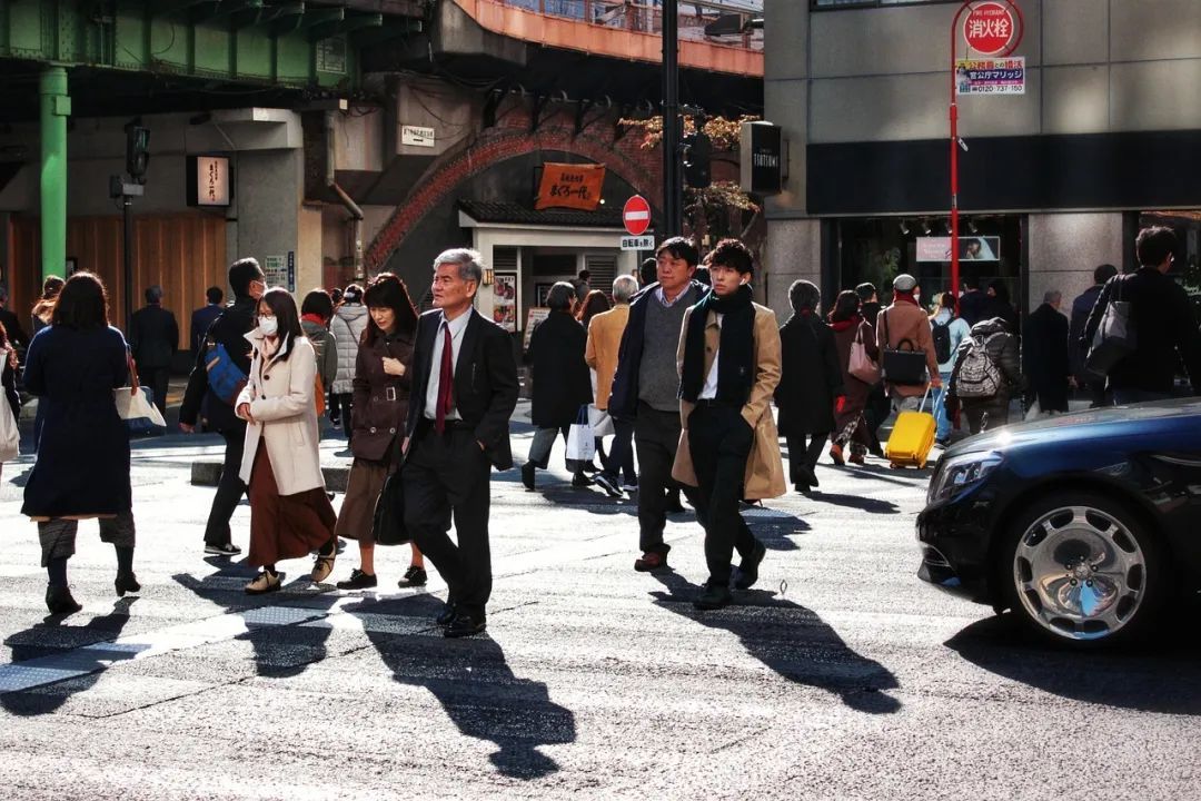 身高缩了,房子小了,胆子也怯了……日媒称日本正全方位“变小”