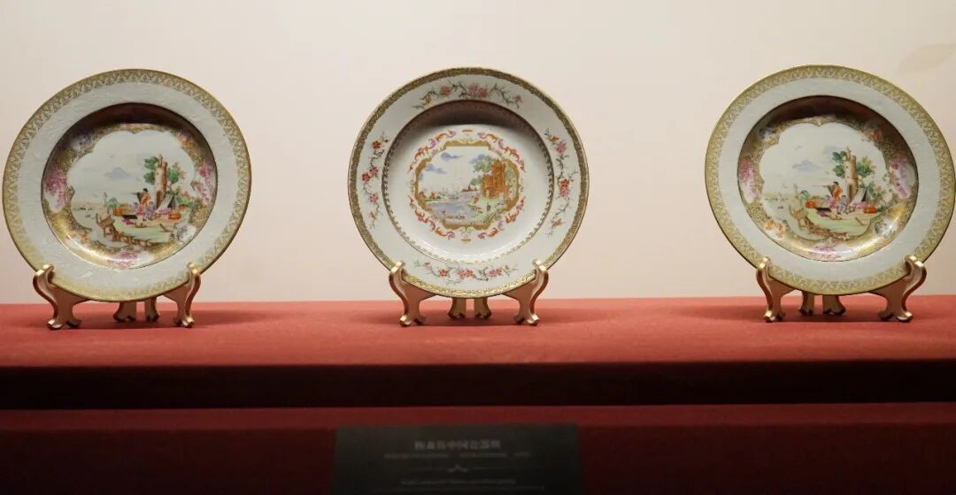 这是“白色金子&middot;东西瓷都——从景德镇到梅森瓷器大展”展出的中国产德国梅森风格瓷器。新华社记者 顾天成 摄
