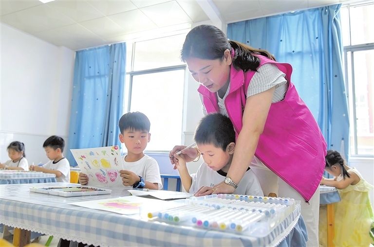 宁都县：公益托管点亮缤纷假期（图）