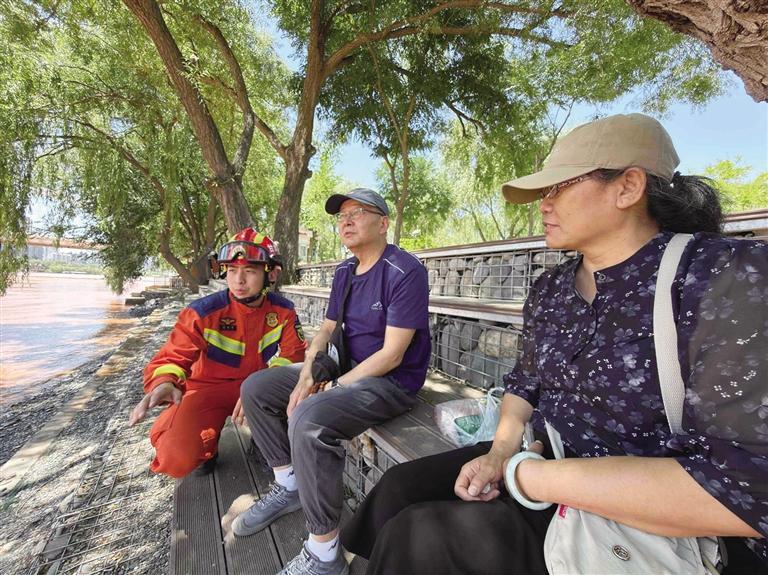向市民宣传防汛知识