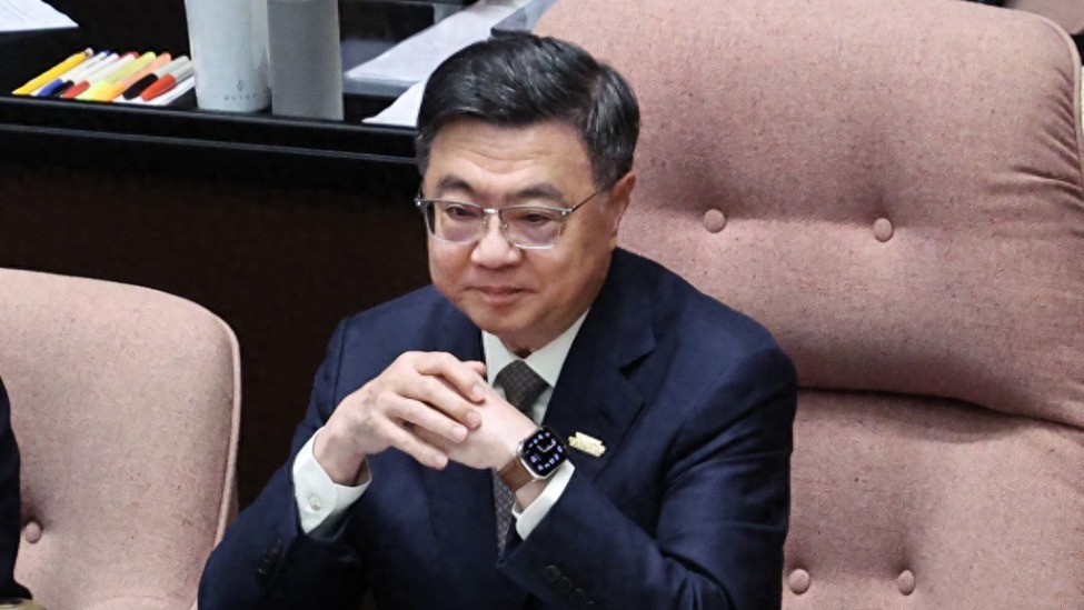 “致癌油”风波引爆民怨，蓝营民代提案冻结卓荣泰薪水