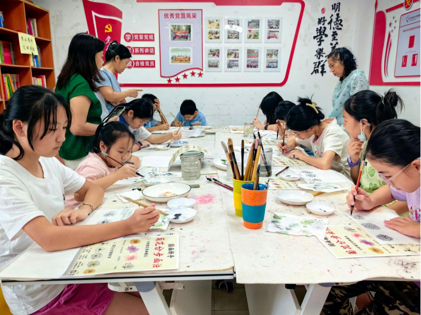 墨韵传薪，以老带新 龙腾社区“丹青承韵”少年班国画小组顺利开展