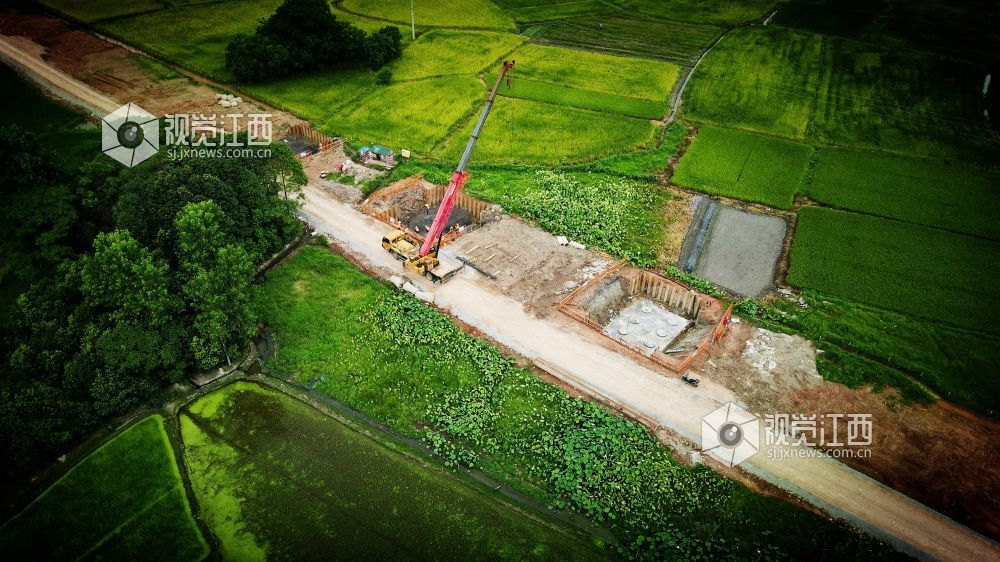 2026年7月26日，江西交工长赣高铁7标遂川段 火热桩基施工中。