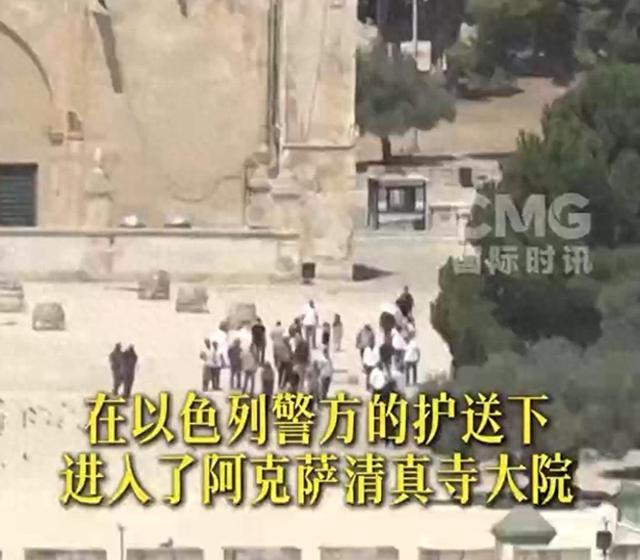 挨了水炮后,菲对华第三次出手,24 小时内闹剧升级,集结船队闯岛