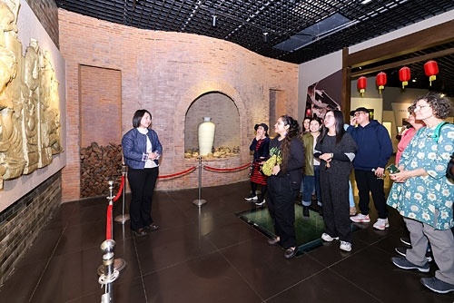 “洋景漂”探秘湖田窑，深度感知景德镇陶瓷文化