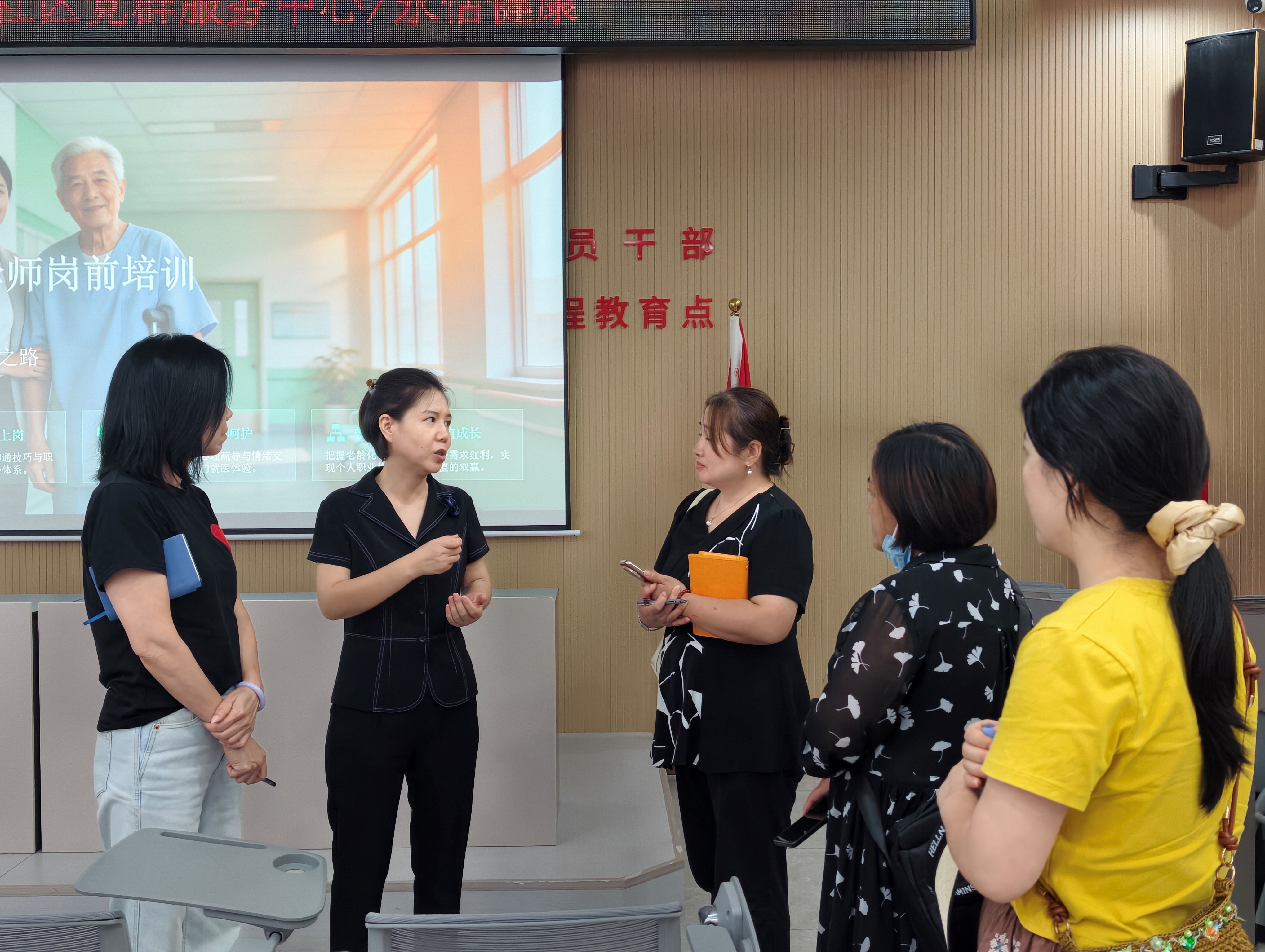 西乡街道劳动社区开展“她职业”专项培训
