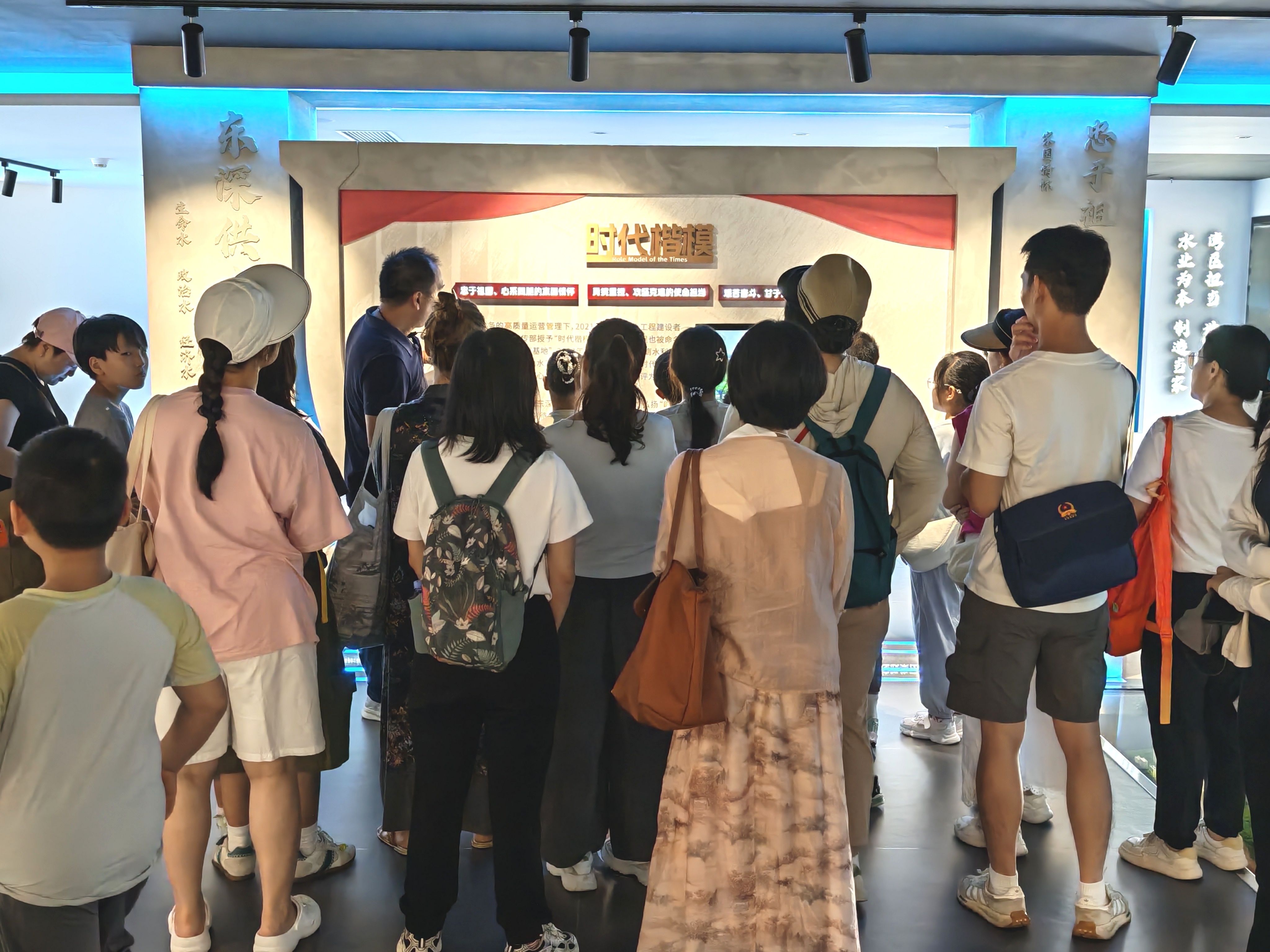 关爱小候鸟,罗湖区新业态工联会打造“行走的思政课”