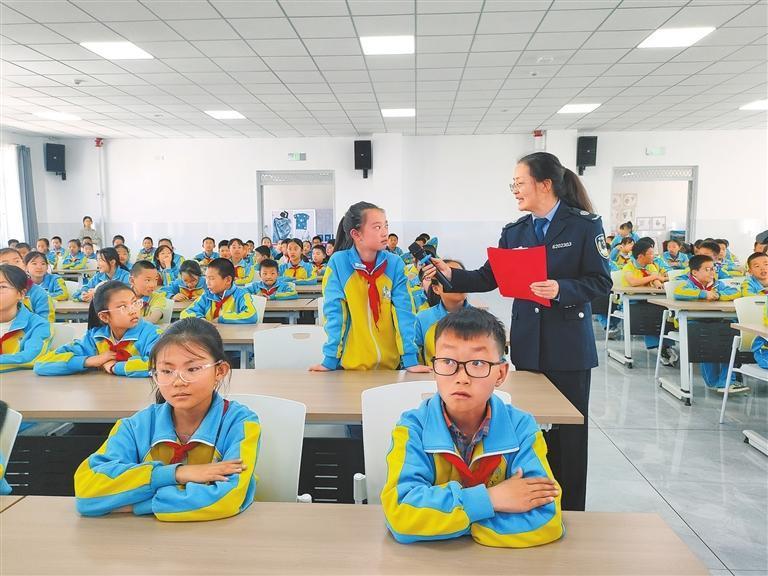 法治副校长在学校开展预防校园欺凌法治讲座