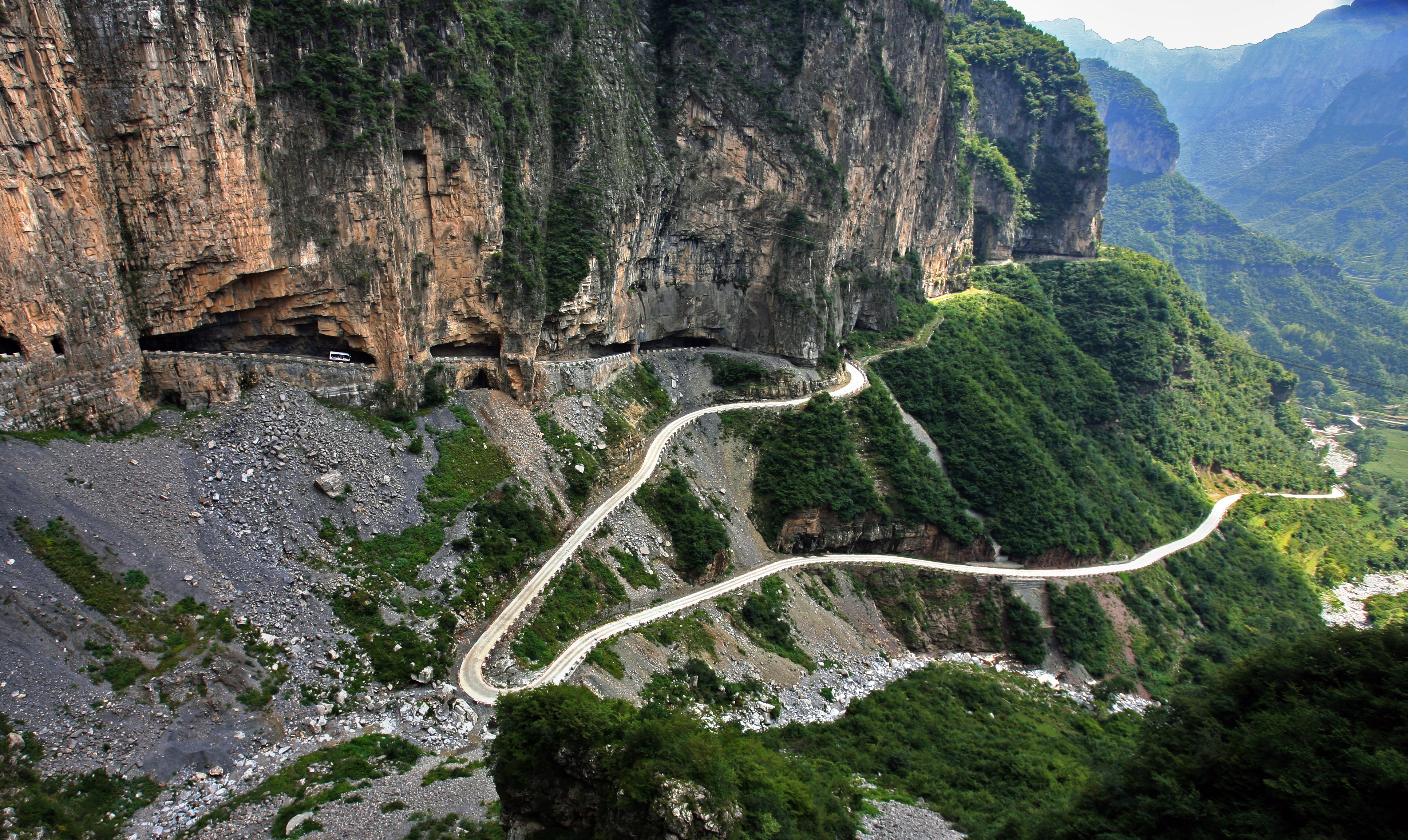 锡崖沟挂壁公路