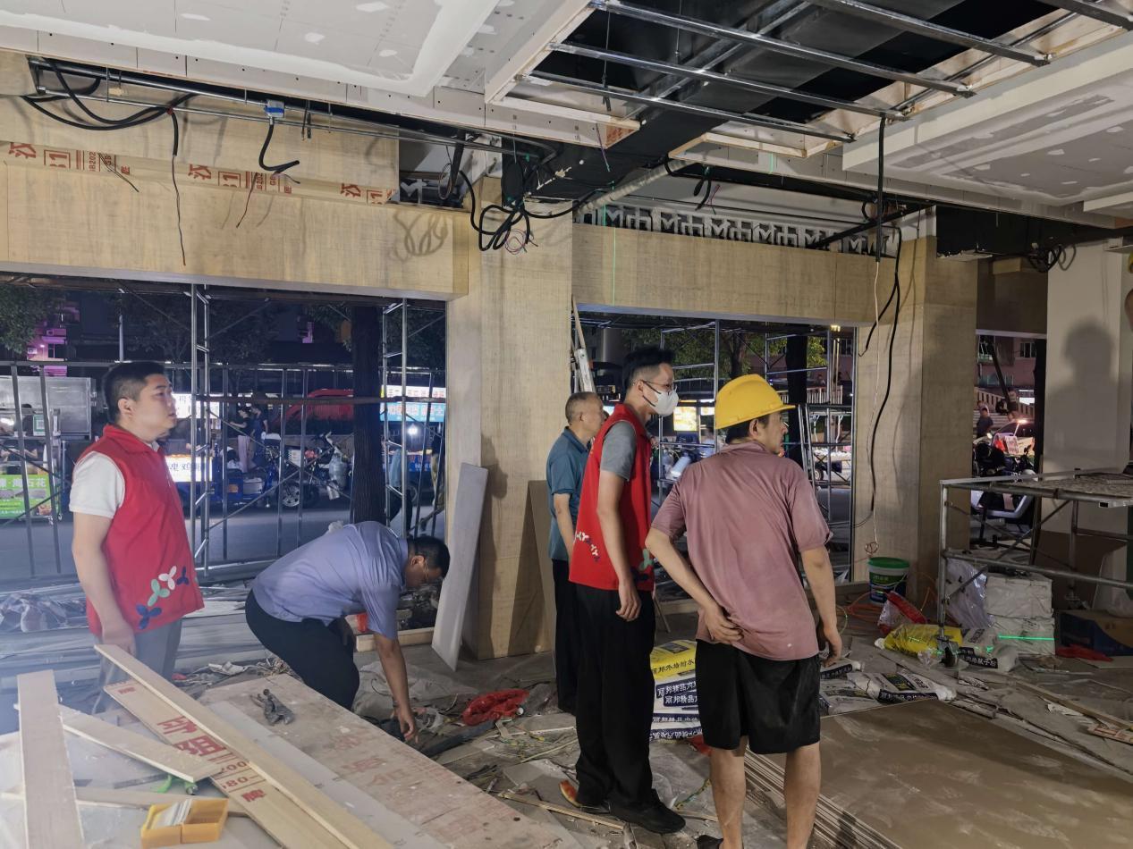 西乡社区筑牢小散工程夜间安全防线 常态化巡查守牢辖区平安底线