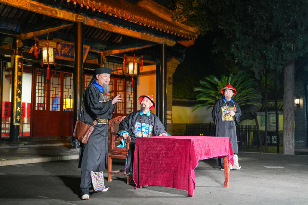 7月25日晚,保定直隶总督署博物馆,沉浸式互动体验剧《遇见总督》演出现场。