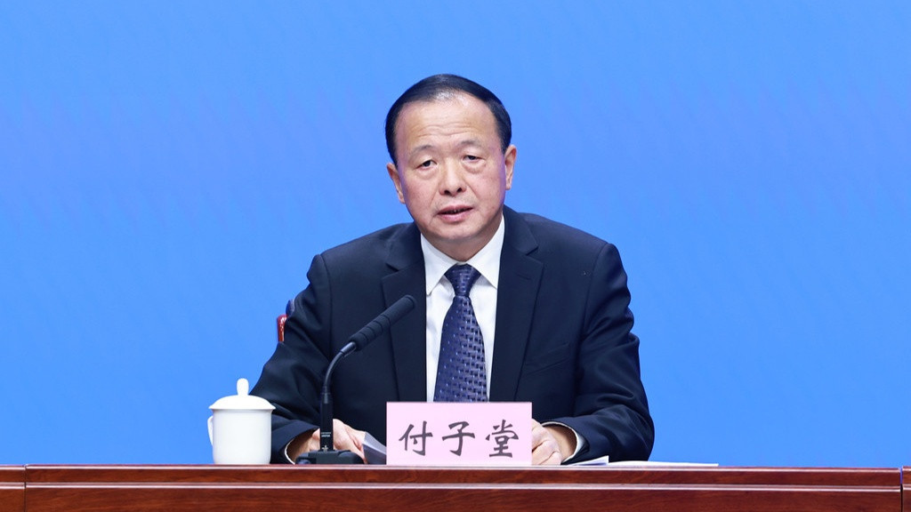 7月31日，《重庆市自然灾害避险人员转移条例》解读新闻发布会举行。图为市人大法制委主任委员付子堂介绍相关情况。李文科 摄