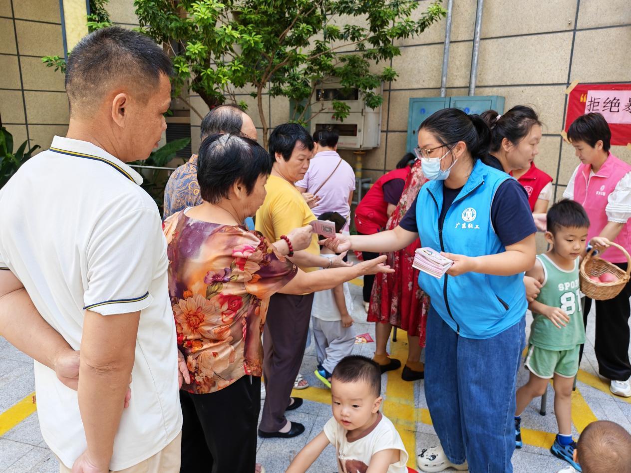 “拒绝暴力 守护家庭”固兴社区开展反家庭暴力普法宣传活动