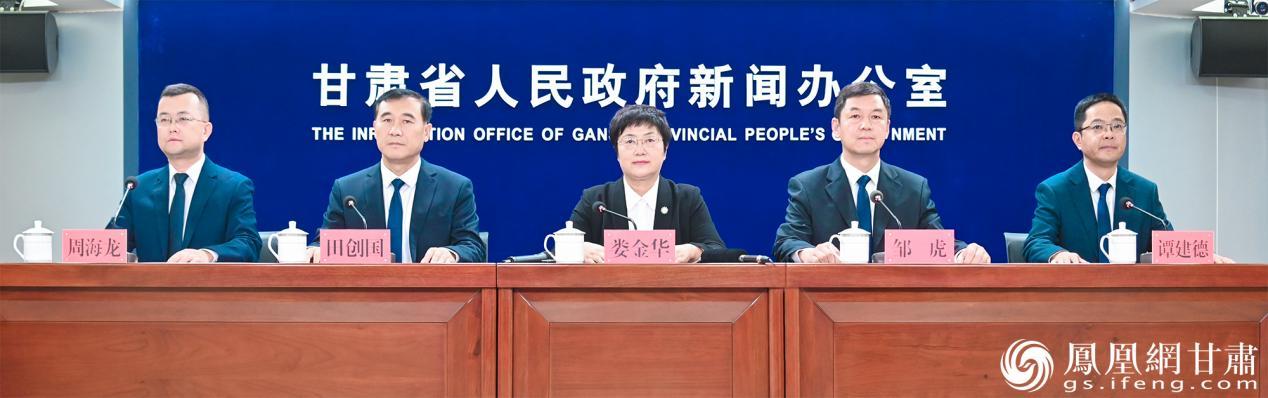 第六届张掖七彩丹霞热气球嘉年华新闻发布会举行