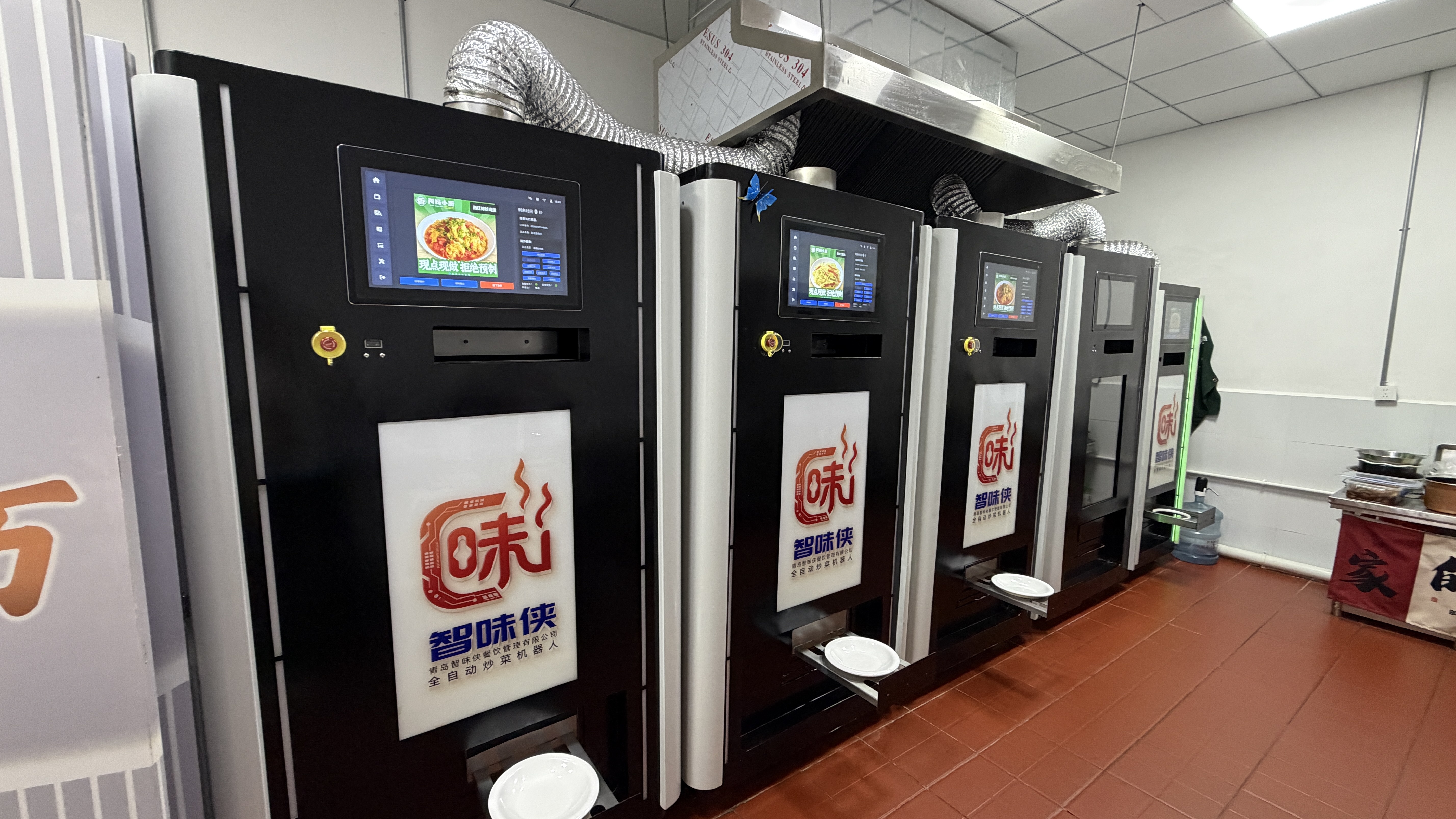 青岛市南:科技消费“飞入寻常百姓家”(图2)