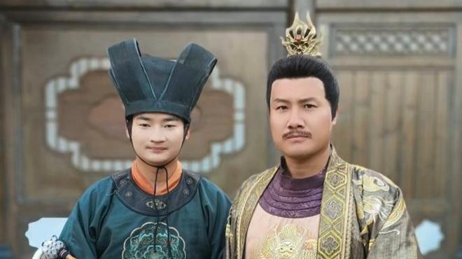 受AI短剧冲击,横店演员失业卖凉皮:演太监都要1米8的