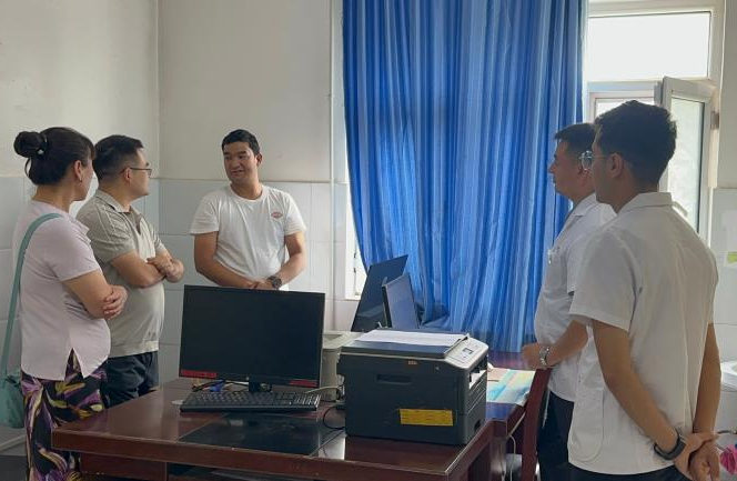 在天山南北上好“行走的思政课”——西安交大公卫师生暑期社会实践调研基层慢病防控