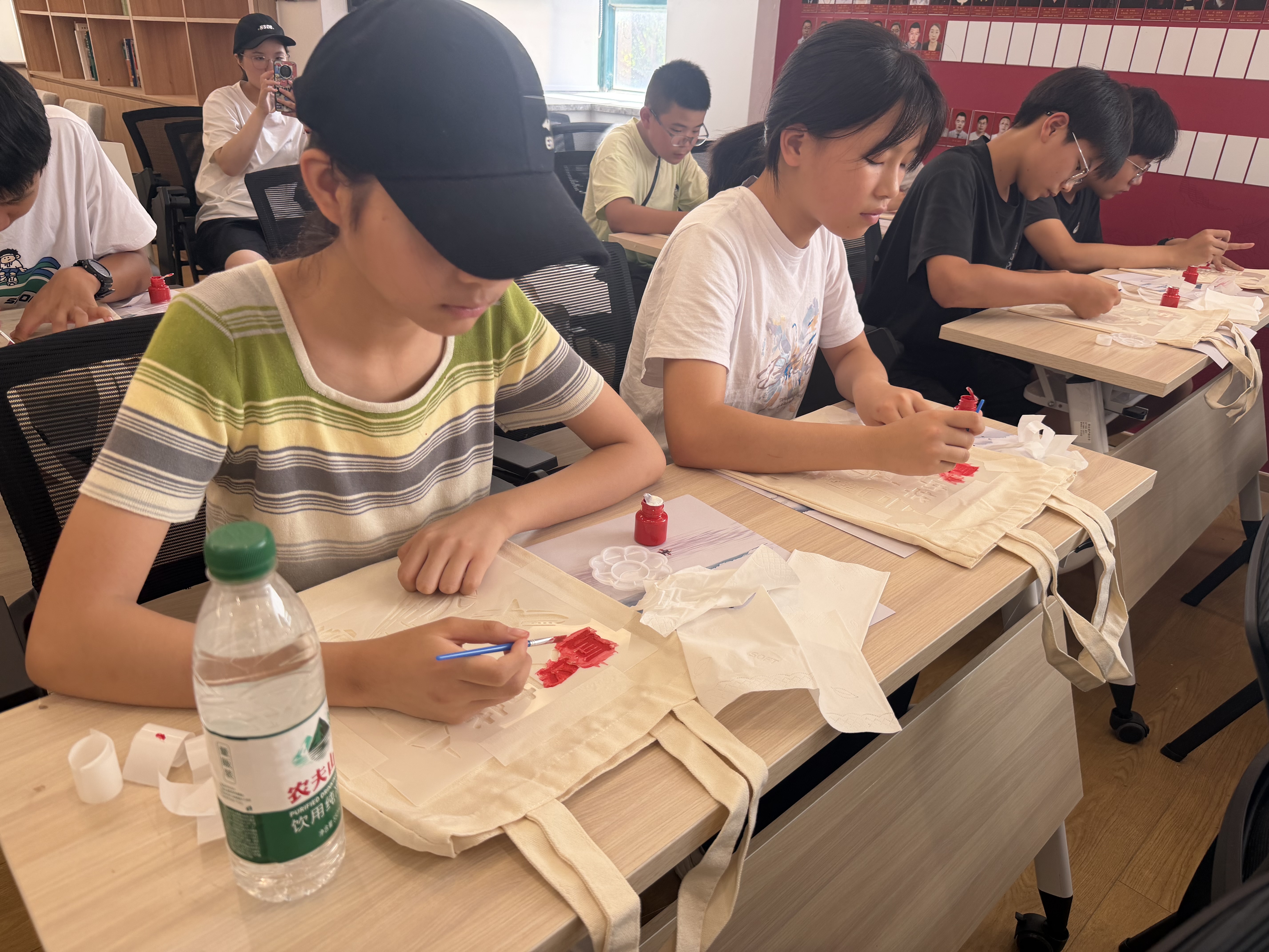 八一精神润童心 红色薪火永传承 | 江北区工会深耕暑期阵地开展国防教育