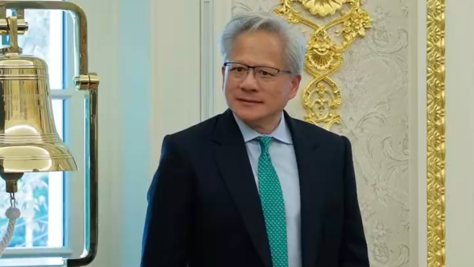 黄仁勋再访白宫，特朗普改变主意不限制AI了？