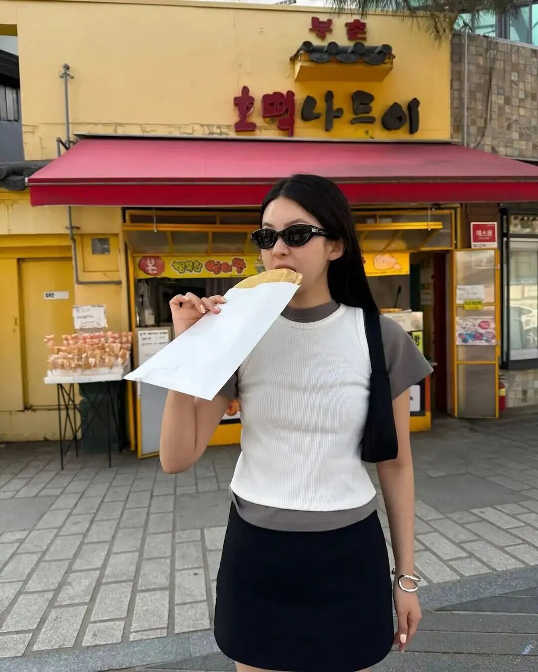 只穿工字背心,就够度过整个夏天? 只穿工字背心,就够度过整个夏天?