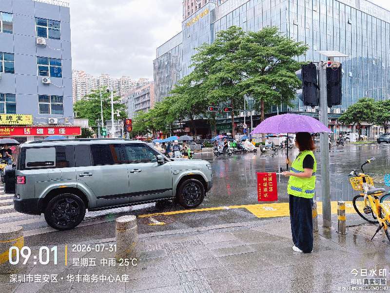 筑牢出行安全防线 西乡街道共乐社区开展电动自行车交通文明劝导行动
